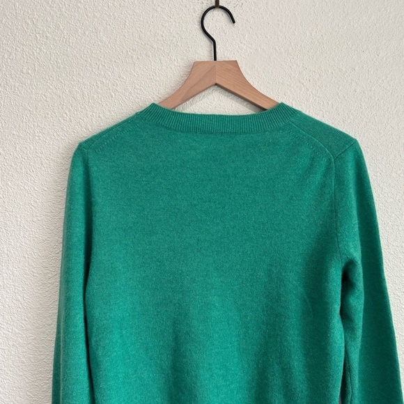 J. Crew Womens M/L Cashmere Classic Fit Crewneck Sweater Green Minimalist Preppy - Picture 9 of 9